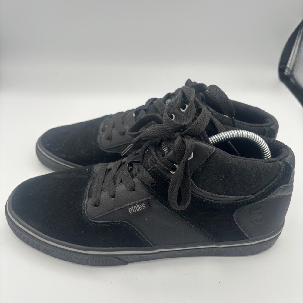 Y2K Etnies Half Pipe Sneakers Men 9.5 Triple Black Suede MidTop Skate Shoe EUC